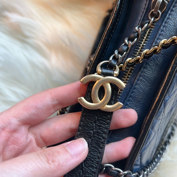 3⃣️8⃣️0⃣️0⃣️Chanel Small Gabrielle Hobo Navy - Picture 2 of 12